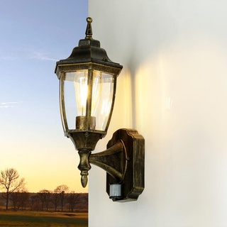 Licht-Erlebnisse LYON Rustikale Außenlampe mit Bewegungsmelder in Gold Antik IP44 H:35,5cm Wandleuchte Landhausstil Haus Hof