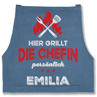 Schürze - Grillschürze Damen - Hier grillt die Chefin persönlich mit Name I Lustig Grillen Frauen I Geschenk Grillen personalisiert - 85x69 - Jeans Blau - grillschürzen für kochschürze lustige - 85x69