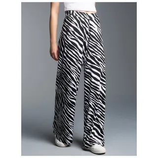 Trigema Jerseyhose TRIGEMA Hüfthose mit Allover-Zebramuster (1-tlg) weiß XL