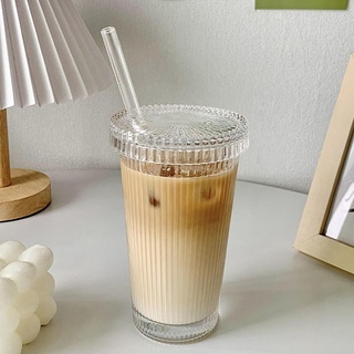 Kaffee Gläser 375 ml Glas mit Deckel und Strohhalm Vertikal Gestreifte Gläser Bubble Tea Becher Eiskaffee Gläser Transparent Gerippte Gläser für Kaffee Milch Saft Bubble Tee (B)