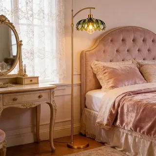 YZSJ Stehlampe Mit Gebogenem Arm Und Grünem Blattglas Schirm Goldene Vintage Design Stehleuchte Moderne Stehlampe Für Wohnzimmer Schlafzimmer Flur E27 LED Lampe Nostalgische Ambiente Beleuchtung