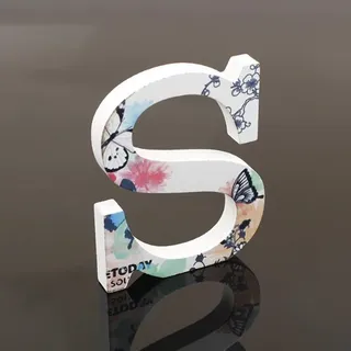 Dekorative Holz Buchstaben, hängende Wand 26 Buchstaben aus Holz Alphabet Wand Buchstaben Mit bunten Schmetterling und Blumenmuster gedruckt für Kinder Baby Name Mädchen Schlafzimmer Hochzeit (S)