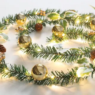 Weihnachtsgirlande mit Beleuchtung, 2.6M Girlande Weihnachten Beleuchtet Tannengirlande mit Beleuchtung Weihnachtsdeko Girlande mit Beeren Kugel LED Lichterketten Weihnachtsgirlande für Deko (B)