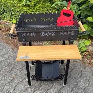 Grill Mangal V – Massiver Schaschlik-Grill aus 4 mm Stahl mit Eichenablage | BBQ