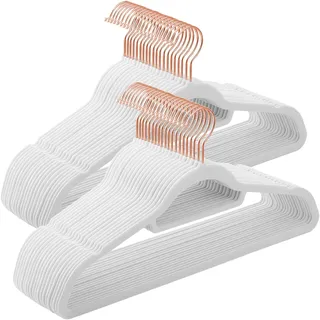 Songmics Kleiderbügel Samt, 50er Set, Bügel, rutschfest, kleine Stange für Krawatten, 360° drehbarer Haken, 0,6 cm dick, platzsparend, 43,5 cm lang, für Mäntel, Hosen, Roségold-Weiß CRF021W02