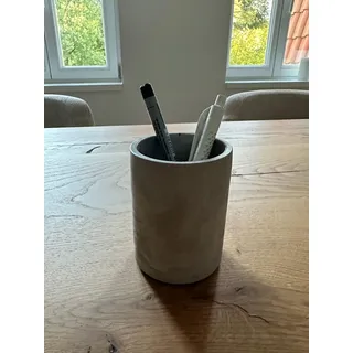 Generisch Betongefäß, Stiftehalter aus Beton, Büro, Schreibtisch, Beton, grau,Aufbewahrung stilvoll und zeitlos, schönes individuelles Geschenk, handgemacht und somit einzigartig. grau modern