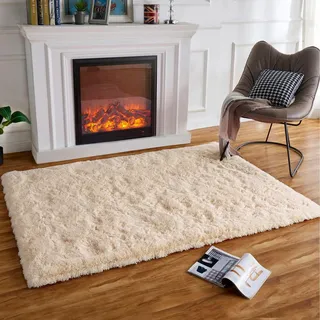 HARESLE Beige Schlafzimmerteppich 80x120cm Kleine Flauschige Teppiche | Plüsch, Hochflor 4-5 cm, Hochwertiger Schwamm, Waschbarer, für Schlafzimmer, Kinderzimmer, Babyzimmer