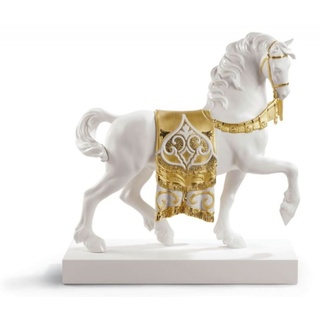 Casa Padrino Luxus Porzellan Königliches Ross Weiß / Gold 40 x H. 42 cm - Handgefertigtes Luxus Deko Pferd