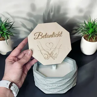 Rustikale Outdoor-Kerze zum Verschenken, Beton-Optik Betonkerze (Gravur "Hände", grauzement, horizontales Muster___)