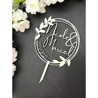 NoriKids Cake-Topper personalisiert – Kranz mit filigranen Blättern & Namen | Tortendeko Hochzeit – handgefertigter Tortenstecker aus Holz – individuelle Hochzeitsdeko – personalisierte Geschenke