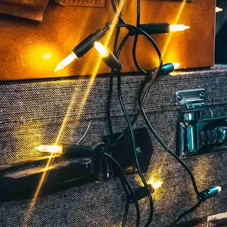 hellum 100er Lichterkette Weihnachtsbaum innen, warmweiß, Kabel grün | Lichterkette 220 V für Weihnachtsbaum, beleuchtete Länge 14,85 m für Christbaumbeleuchtung, Fenster, Wohnzimmer <59lm 839012