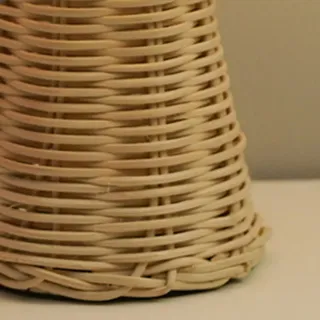 Vintage-klapptisch Und Nachttischlampe Aus Rattan, Sanftes Und Warmes Licht Für Die Schlafzimmerdekoration