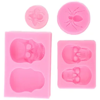 Antihaftbeschichtete, Robuste Und Flexible Silikonformen In Totenkopf- Und Spinnenform, Perfekt Für Selbstgemachte Halloween-kuchen. Ideal Zum Backen Von Selbstgemachten Leckereien.