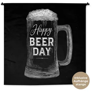 MuchoWow Wandteppich Bierkrug - Weiße Kreidebuchstaben - Happy beer day, Quadratisch, Höhe: 3 mm, Wand Teppich Wohnzimmer, Schlafzimmer, 150x150 cm Quadratisch | 150 cm x 150 cm x 3 mm