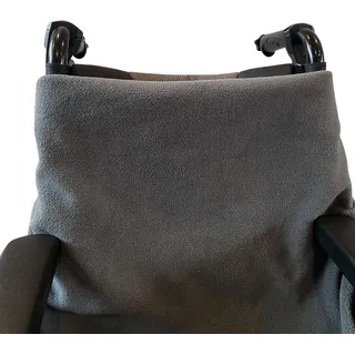 Umschlagdecke aus Fleece für Rollstühle. Warme Umschlagdecke aus Fleece, passt auf alle Rollstühle für Erwachsene und Elektromobile. Einfach anzulegen und zu schließen. Warme Füße und Schutz