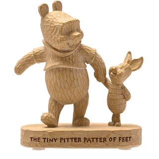 Disney Winnie Puuh Figur aus Kunstharz, Holzoptik, "The Tiny Pitter Patter Of Feet"