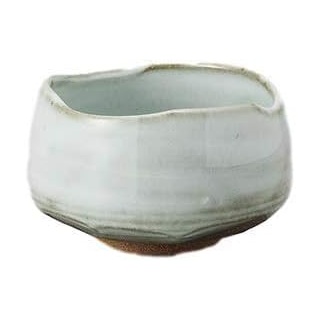 j-pure hitomi Japanische Mino Ware Pottery Matcha-Schale 11,9 cm Durchmesser Japanische Teetasse für Teezeremonie, Shino-Stil Kasumi Hellblaugrau M6267
