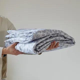 Luowei Satin Decke 220 x 240 cm Sommer Kühlende, Leopardenmuster | Leicht, Seidig & Glänzend Decke für Outdoor, Sofa, Reisen, Balkon, Terrasse, Picknick & Camping