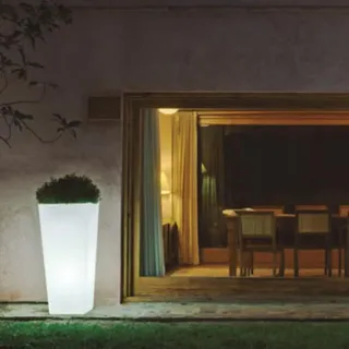 NEW GARDEN MELISA 50 BELEUCHTETER ECKIGER PFLANZKÜBEL IN WEISS