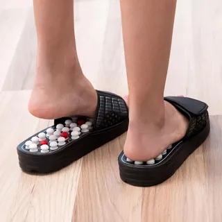 InnovaGoods InnovaGoods® Plantarfasziitis-Pantoffeln, Akupunktur-Pantoffeln, Massage-Pantoffeln, 41 Akupunkturpunkte, Klettverschluss, Hilft bei verschiedenen Beschwerden (Größe S)