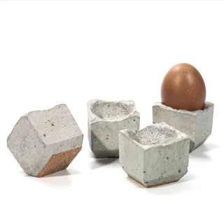 bloßfeld & jungk Beton Eierbecher 4er Set, Design Eierbecher handgefertigt mit Korkboden, Eierbecher Set modern für Frühstückstisch und Brunch, Beton Kork, ca. 4,5 x 4,5 x 4,5 cm, je ca. 130 g
