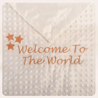 Babydecke mit Stickerei, Welcome Baby Babydecke, Geschenk für Schwangere, Kinderzimmerdecke (White)