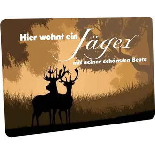 Crealuxe Fussmatte - Hier wohnt EIN Jäger mit Seiner schönsten Beute (Hirsche) - 60x40 cm - Gummi Rückseite/rutschfest - Filzoberfläche - Bedruckte Türmatte - Innenmatte - Schmutzmatte