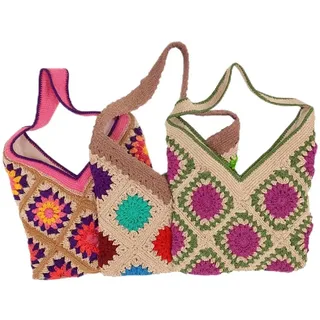 CreativTex Damen Handtasche gehäkelt – Handgefertigte Unikate mit bunten Blumen- & Rosen-Motiven – Alltagstasche mit Innenfutter & Reißverschlussfach – Boho Vintage Häkel Tasche (Lila/Gelb/Pink)