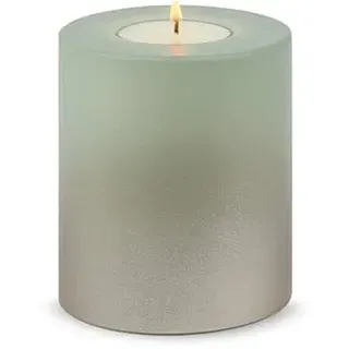 Qult Farluce Trend - Teelichthalter in Kerzenform • LEVI • Christmas Collection • Adventskerzen • Weihnachtskerzen • Kerze • Kunststoffkerze in Kerzenoptik (Ø 8 x h 9 cm, Desert Sage/Cream Gold)