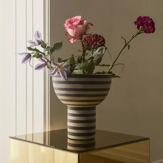 AYTM - Varia Sculptural Vase Ø cm, / 24 cm,