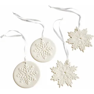 Loberon Anhänger 4er Set Jorval, Kunstvolles Schneeflocken-Design, Zwei Motive, Christbaumschmuck, Weihnachten, Weihnachtsdeko, Porzellan, Polyester, weiß