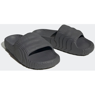 Badesandale ADIDAS ORIGINALS "ADILETTE 22" Gr. 46, grau (grey five, grey core black) Schuhe Badelatschen Pantolette Schlappen Badeschuhe