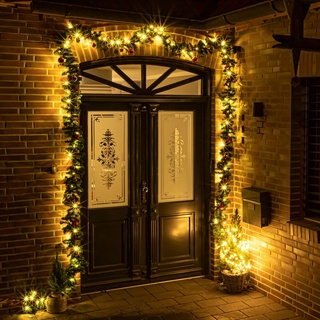 Weihnachts-Girlande mit Lichterkette und Christbaumkugeln - grün / 5 m - Künstliche Tannen Deko Girlande warm weiß beleuchtet für Außen