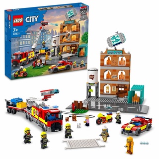 LEGO 60321 City Feuerwehreinsatz mit Löschtruppe, Feuerwehr-Spielzeug mit Feuerwehrauto und Minifiguren für Jungen und Mädchen ab 7 Jahren