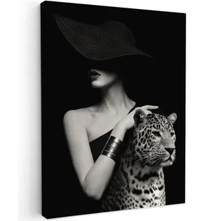 MuchoWow© Bild auf Leinwand Schlafzimmer Bilder Badezimmer Wand Deko | 60x80 cm - Wohnzimmer Modern Wanddeko Bilderwand Geschenk Frau - Vintage - Porträt - Leopard - Schwarz und weiß