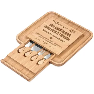 Maverton Käsebrett Servierplatte mit Gravur + 4er Käsemesser Set, aus Holz | 34X34cm, Geschenke für Paare zur Hochzeit zum Hochzeitstag, Großeltern