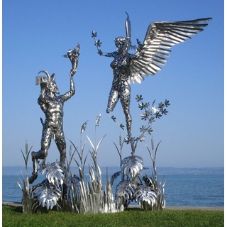 Casa Padrino Luxus Deko Skulptur Engel und Pan Silber 325 x 173 x H. 370 cm - Riesige Edelstahl Skulptur - Riesige Garten Deko Figur - Garten Skulpturen - Metall Skulpturen