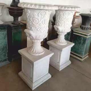 Casa Padrino Luxus Barock Garten Deko Marmor Blumentopf Set auf Säulen Weiß H. 150 cm
