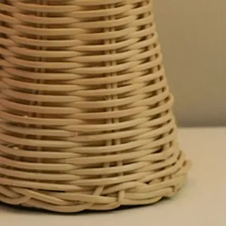 Vintage-klapptisch Und Nachttischlampe Aus Rattan, Sanftes Und Warmes Licht Für Die Schlafzimmerdekoration