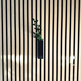 Wandvase für Akustikpaneele ohne Bohren Schwarz Glim Wohnstahl | 3D-gedruckte Vase mit Click-System für Trockenblumen, nachhaltig gefertigt, passend für 12-18 mm Paneele, Schwarz
