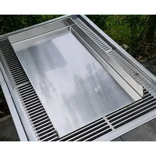 SMOKI Edelstahl Plancha 33 x 27,5 cm – Starke 3mm Grillplatte für Gasgrill & Holzkohlegrill – Universelle V2A Edelstahlplancha rostfrei mit Fettablauf – Ideal für Smash Burger, Gemüse, BBQ