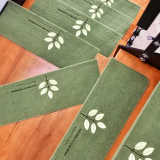 Hearda Treppenstufen Matten Treppe Treppenteppich, Stufenmatten 5/10 Stück, Treppenteppich Selbstklebend, Antirutschmatte Innenbereich für Schutz Kinder (10PCS-70CM,Grüner Zweig)