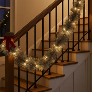 LED-Lametta Girlande Silber 2,7m - Integrierte LED-Beleuchtung & Timer - Weihnachtsgirlande batteriebetrieben IP44 - Weihnachtsbaum Christbaumschmuck