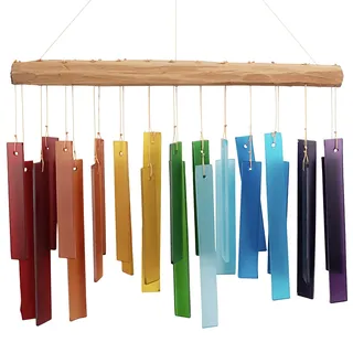Blaues Handworks-Farbspektrum und Treibholz-Glocke, sandgestrahltes Glas und gefundenes Holz, handgefertigtes Windspiel