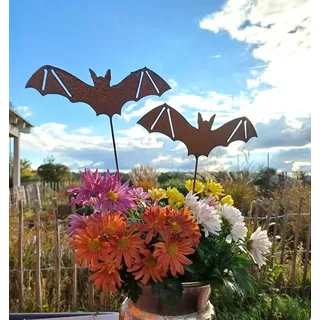 LB H&F Lilienburg Dekofigur 2 Stück Fledermäuse Dekofigur Garten Herbstdeko (FLEDERMAUS Herbst Terrasse Kübel Blumenstecker Dekostecker Figur Herbststecker gruselig schaurig modern Terrasse Rost, Dekofigur Garten Deko Herbst Terrasse Kübel Blumenstecker Figur), Metall Geschenk Fenster Balkonkasten Blumenkasten Roststecker Stecker Blumenkasten Blumentopf, Deko Halloween Helloween Herbstdekoration Eingang), Tür Beetstecker Roststecker Metall rostig braun