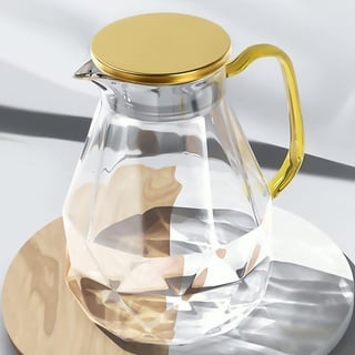 DUJUST Glaskaraffe mit goldenem Deckel 2 Liter, Wasserkaraffe im Modernen Diamant Design, Glaskrug mit Griff für Fruchteinsatz, langlebig Hitzebeständig Wasserkrug für Eistee/Milch/Kaffee