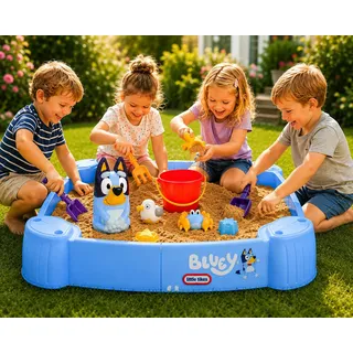 Little Tikes® Sandkasten Bluey Beach Day mit Deckel, Buddelkasten, Sandspielzeug, Garten, (Spielset, 2-tlg., Komplettset mit Zubehör), Abnehmbarer Deckel, 4 Sitzplätze, Bluey Design, Outdoor geeignet blau