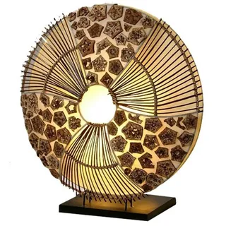 Tischlampe Bali, handgemacht aus Rattan und Naturmaterialien, Modell Olivea | Elegantes Design, metallener Korpus, ideal für Naturfreunde, einzigartig und umweltfreundlich.