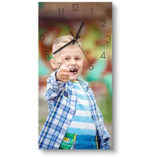 DEQORI personalisierte Glasuhr mit Foto | horizontal 30x60 cm, Zahlen, Weiß | eigenes Bild | große XXL Design Uhr aus Glas | leise Wanduhr für Wohnzimmer & Küche | moderne Uhr für die Wand