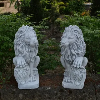 gartendekoparadies.de Gartenfigur Löwen Statuen mit Schild, Steinfiguren, Steinguss, H. 54 cm, je 40 kg, Frostsicher grau